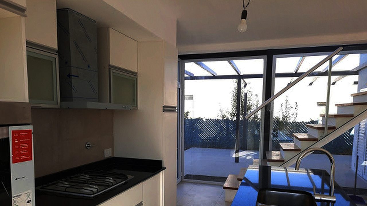 Obra terminada: cocina de la vivienda en Cinco Saltos